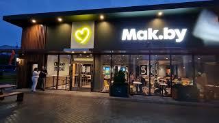 McDonald's który udaje że nim nie jest. Wielka ściema, kasa musi się zgadzać.