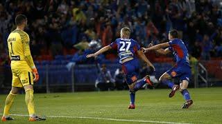 Stunning backheel volley lights up A-league semi-final