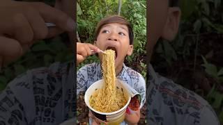 Ý TƯỞNG tuyệt vời. Đơn giản và bạn cũng có thể sửdụng nó #camping#survival#lifehacks #noodles