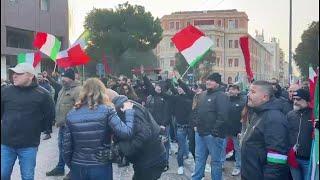 "Boia chi molla" e "Me ne frego", i cori dell'estrema destra in corteo a Bologna