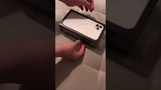 Unboxing a iPhone 11 pro max