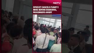 SpiceJet Cancels Flight 5 Mins Before Boarding, Passengers Angry