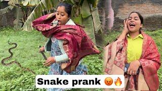 Badi behen ke upar snake prank 