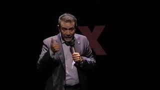 Reacción a una crisis mundial | Roberto Monroy | TEDxCamelinasAve