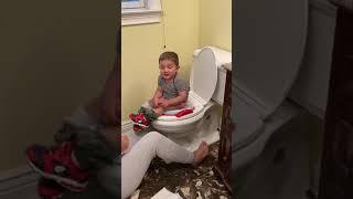 FUNNY POTTY TRAINING #pottytraining #pottytrain #potty #pottytrainingboys #pottytrain #potty #toilet