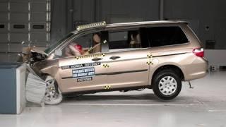 2005 Honda Odyssey moderate overlap IIHS crash test