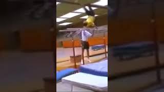 Spotting gone wrong  I Hilfestellung versagt #gymnastics #fail #pain