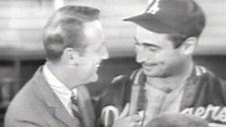 WS1965 Gm7: Scully talks to Koufax after game