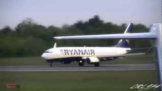 737-800 RYANAIR LANDING AND TAKE OFF RW21