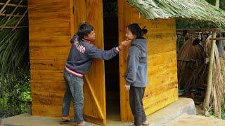 Pao designed a wooden bathroom that is simple but super beautiful