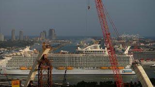 Symphony barely fits in the basin. Slow Sunday at the Port - LIVE Replay