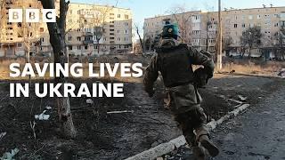 Incredible British volunteer saves hundreds of Ukrainian lives - BBC