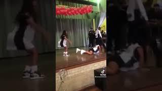 thando and Lebo twerking in school a performance 