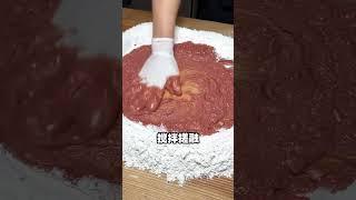 "回味经典，传承美食！口感香脆，内外鲜嫩！沉浸传统咸煎饼的诱人香气，感受美味与怀旧的完美交织！"