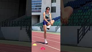 트랙에 나가 땀을 흘리고 싶은 마음이 간절해지기 전에, 달리기 전에 동적 스트레칭을 잊지 마세요. 동적 스트레칭은 단순한 자세가 아니라, 즐겁게 달리고 부상을 예방하는 비결입니다!