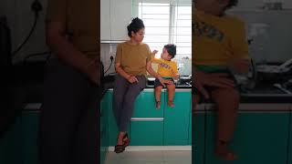 #shorts #youtubeshorts #shortvideo #cutebaby #baby #babywithmom 