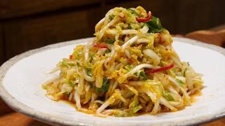 Spicy cabbage salad | Tangy, crisp, and refreshing! This recipe is totally restaurant-worthy!