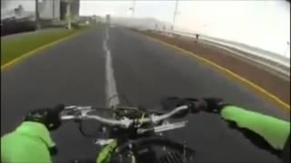 Motociclista escapa de Carabineros en Iquique