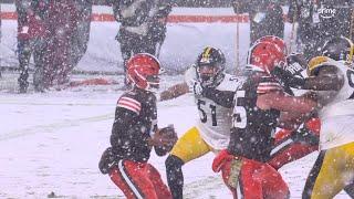 Bad weather, great catch. Njoku had unbreakable focus to reel this 2pt conversion in