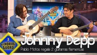 Pablo Motos regala dos guitarras españolas a Johnny Depp y Riccardo Scamarcio - El Hormiguero