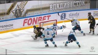 Костин совершает отличный сэйв / Kostin makes insane pad save