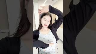 微胖女生挑战赵露思转手卡点，反差萌爆表！#卡点变装