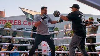 Oscar De La Hoya can STILL CRACK with his THUNDEROUS SHOTS!!