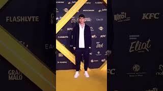 Kevin Álvarez en la alfombra Amarilla de los Eliot Awards 2023