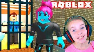 Даша СБЕЖАЛА из ТЮРЬМЫ в ROBLOX веселое ВИДЕО ДЛЯ ДЕТЕЙ мультик игра