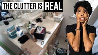  SMALL BATHROOM DECLUTTER AND ORGANIZATION | minimalist declutter my tiny bathroom with me!