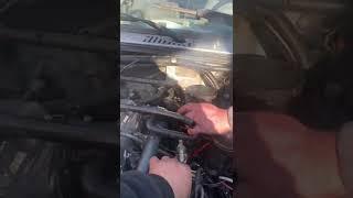 ARAC BİZE BU ŞEKİLDE GELDİ MOTOR BİTİK DEMİŞLER AMA MOTOR BİTİK DEĞİL UFAK Bİ DOKUNUŞLA HALLEDİCEZ