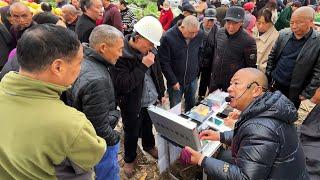 A century-old market in Chengdu, Sichuan, China, full of fun, making preserved eggs on site