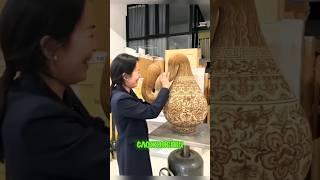 Учится демонстрировать экспонат 