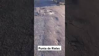 Las calles del Punta de Rieles real y POSTA.  Varios accidentes gracias a este estado de las calles.