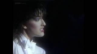 The Mobiles - Drowning In Berlin (TOTP 1982)