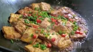 【中国美食制作教程】家常红烧豆腐做法，比饭店做得好吃，步骤简简单单，先收藏了