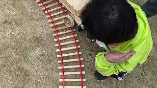 차단기 조작 실수로 탈선 한 기차