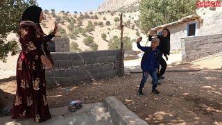 Documentary about Nomadic visit: Khadija and her children went to see their grandfather