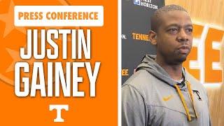 Tennessee basketball associate head coach Justin Gainey talks before the Vols face Norfolk St I GBO