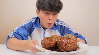 小伙看影视剧自制“红烧狮子头”，超大的肉丸看着就很有食欲