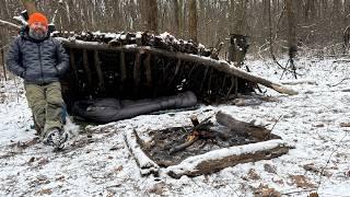 Bushcraft Winter Camping in Snow | Building Survival Shelter