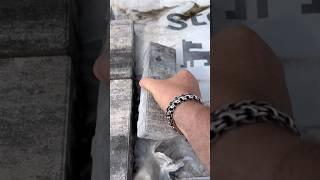 Умная дверь в доме LOFTHAUS М125 | тонкая столешница на кухне
