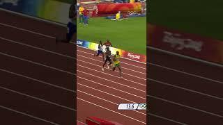 Bolt's first 200m gold! 