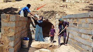 "In arms of mountain: the challenge of heroine's mother in building a hut before arrival of winter"