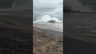 ceylon sea wave .