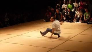 solo b-boy ROBIN vs LILOU uk bboy championship 2010.mp4