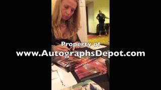 Nightmare on Elm Street actress Mimi Craven signing autographs (September '15)