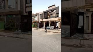 10 marla House For Sale in Bahria Town lahore