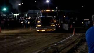 Nate August pulling his Kenworth at Lawarence County