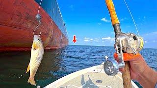 Fishing a LIVE! CROAKER under this FREIGHTER Ship in the GULF of MEXICO!